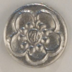 Chrysanthemum, tiny mum Pewter Button, 1/2″, 143