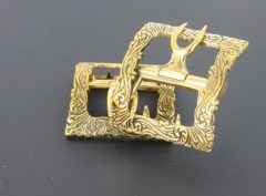 Swirl shoe buckle in Brass