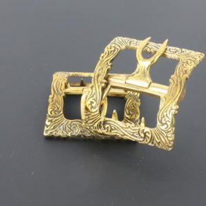 Swirl shoe buckle in Brass
