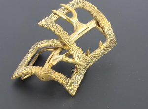 Swirl shoe buckle in Brass